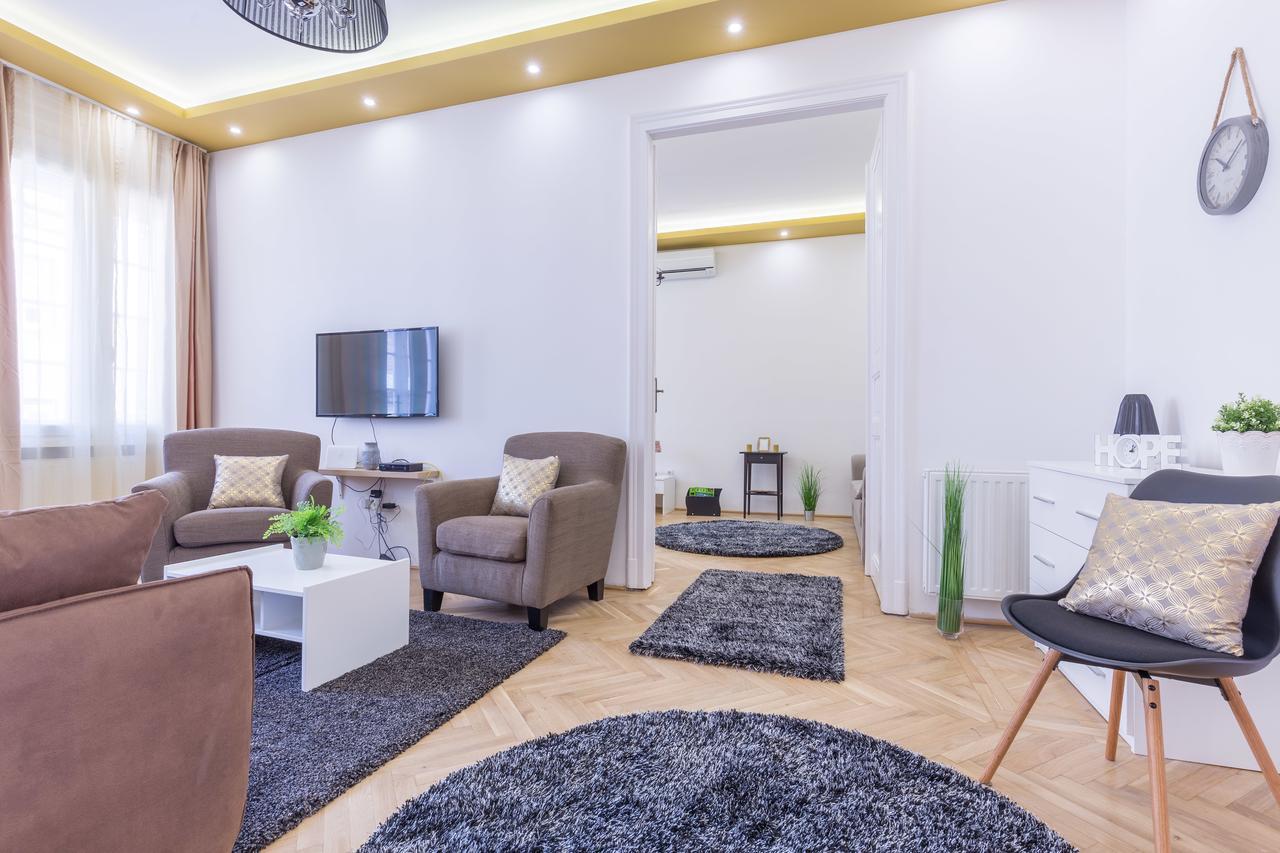 Real Apartments Zoltán Budapest Esterno foto